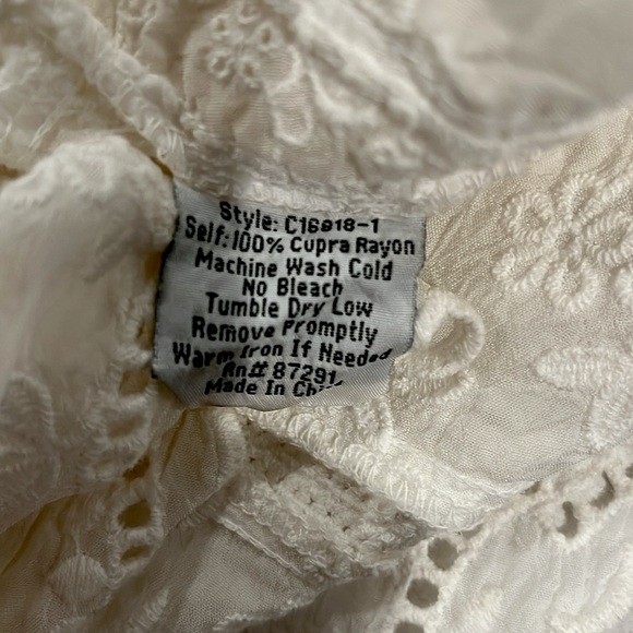Johnny Was white embroidered/cut out tunic top size small - Picture 7 of 7
